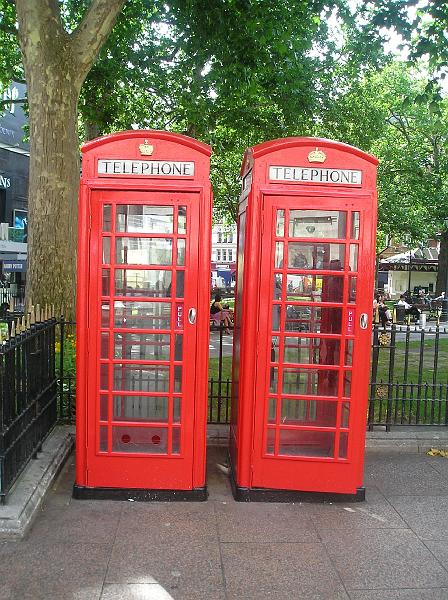 P1010012.jpg - TWIN PHONE BOOTHS - ONLY IN LONDON